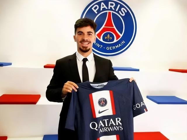 通过辅以资 通过辅以资